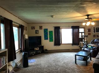 54 Snow St, Chadwick, IL 61014