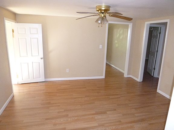 4th image of 3806 Hampton Ave