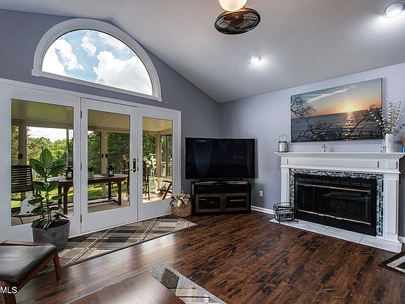 5th image of 411 Keota Ln