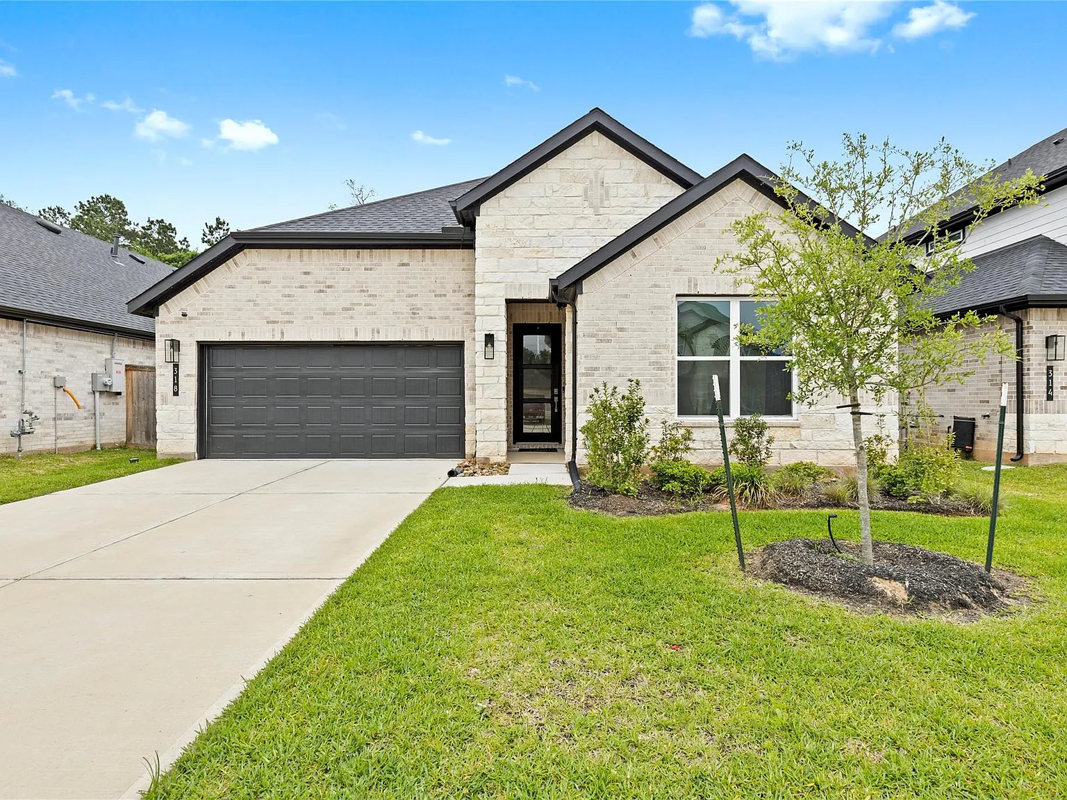 4 bed, 3.0 bath, 2255 sqft, $3,000 — Photo 1