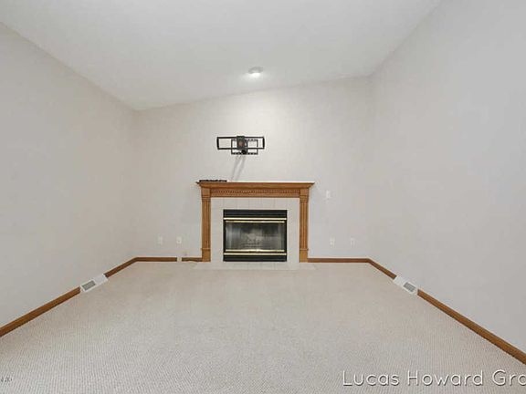 5th image of 1405 Edgeknoll Dr SE