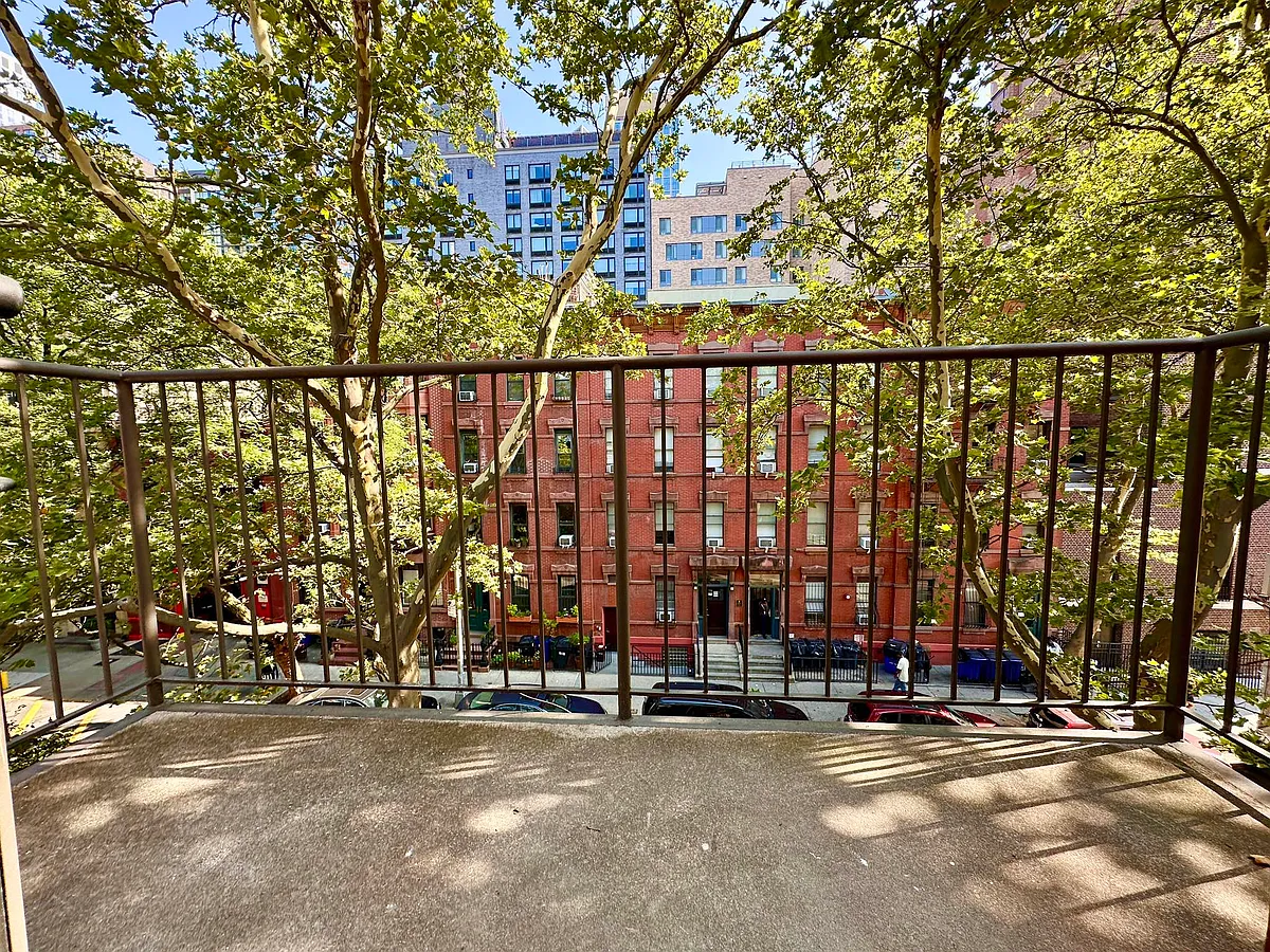 Photo 2 of 10 - 444 State St #4R - Brooklyn, NY Building Photo - 444 State St #4R
