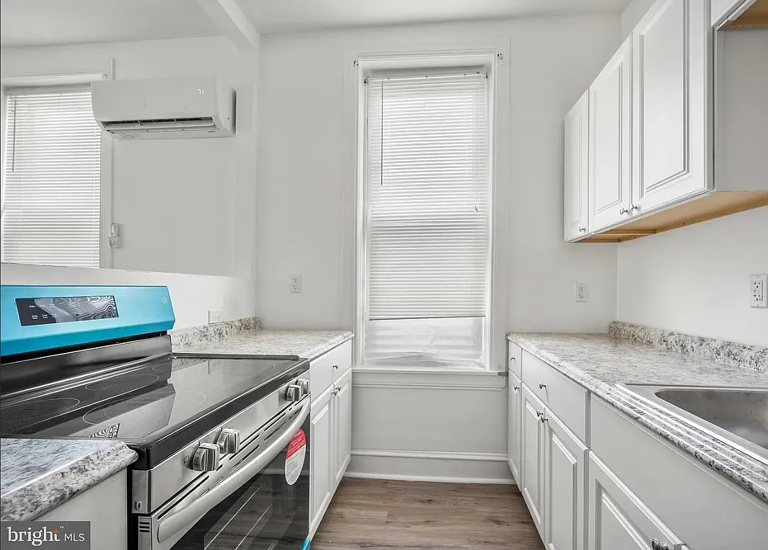 2 bed, 900 sqft, $1,350 — Photo 4