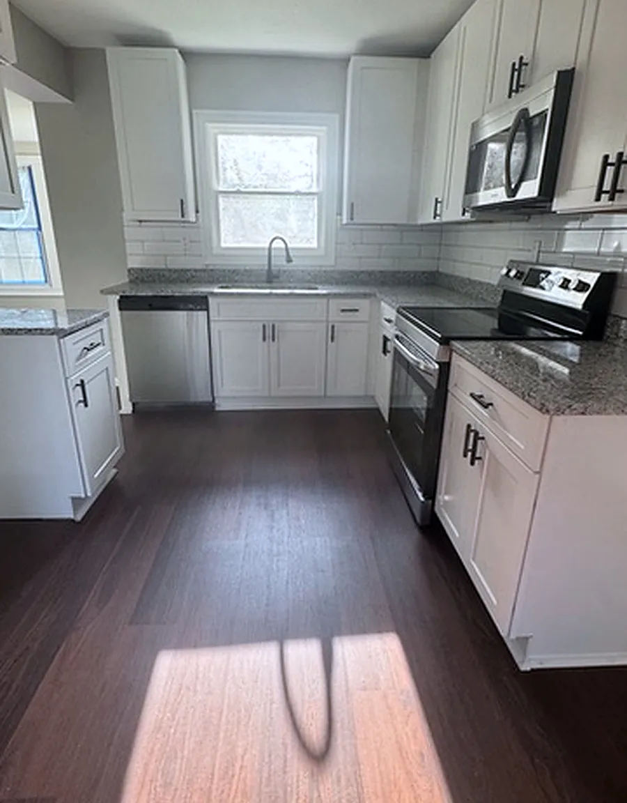4 bed, 1395 sqft, $2,350 — Photo 3