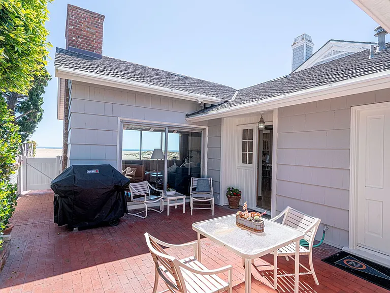 2124 E Oceanfront — Photo 5