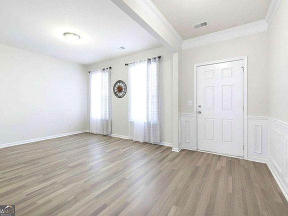 4th image of 372 Layfield Dr