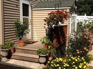 27 Parsons St, Easthampton, MA 01027