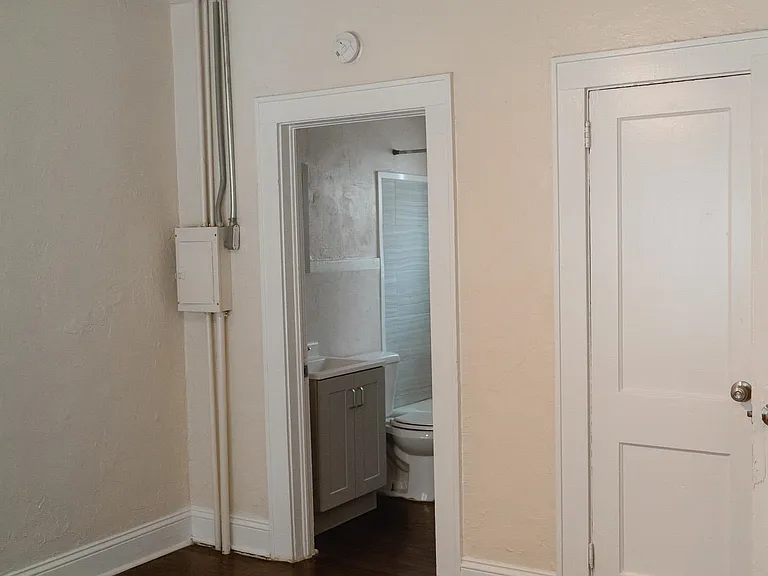 515 N Monroe St — Photo 16