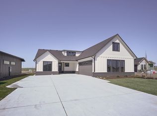 8368 Waterway Ct, Maize, KS 67101