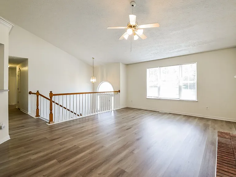 976 Masters Ln — Photo 4