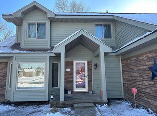 18634 Cranbrook Dr, Clinton Township, MI 48038