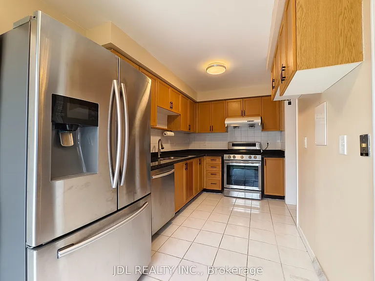35 Kenborough Ct — Photo 3