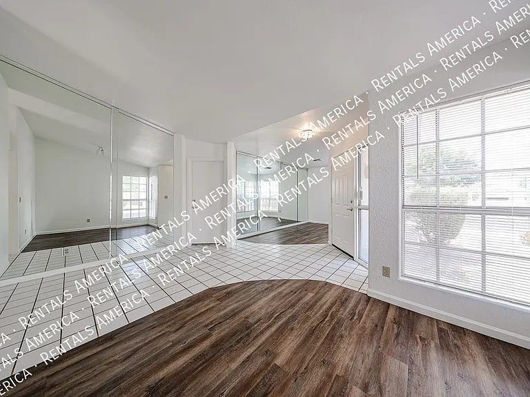 15831 N 6th Ave — Photo 6