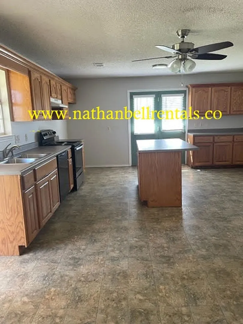 510 E Fairview St — Photo 2