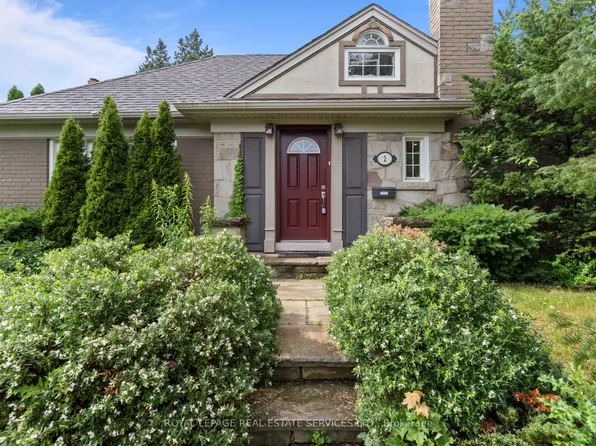 2 Glenroy Ave, Toronto, ON M8Y 2M1