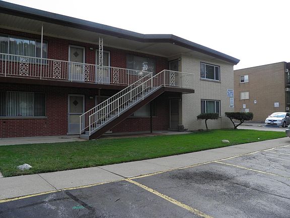 2nd image of 4931 Columbus Dr APT 5