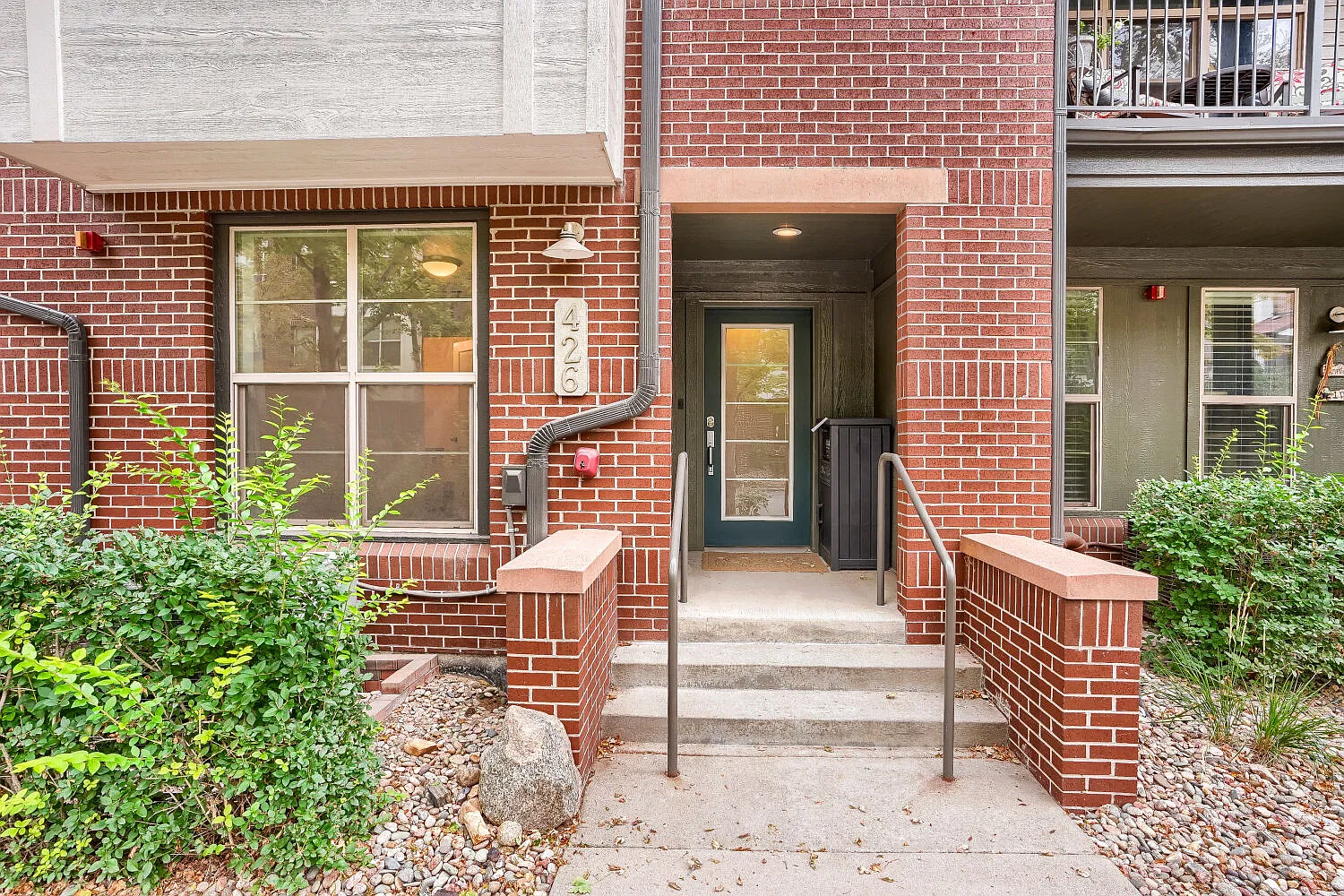 3 bed, 3.5 bath, 2039 sqft, $2,995 — Photo 1