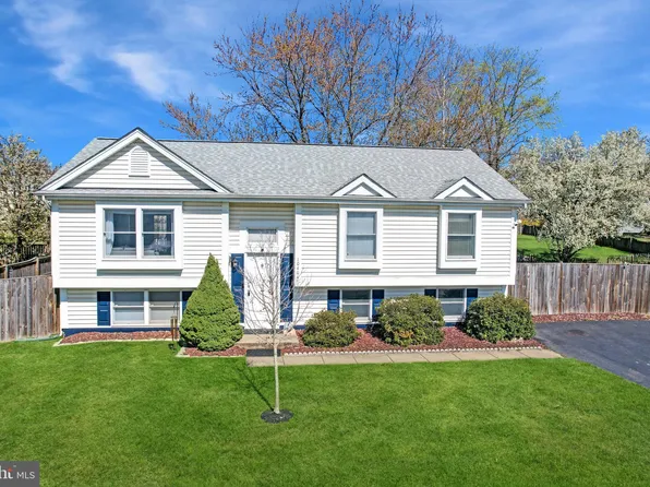 10404 Sorrell Dr, Manassas, VA 20110