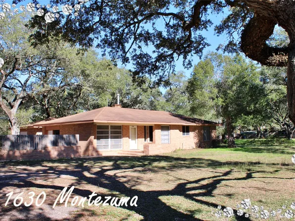 1630 Montezuma St, Columbus, TX 78934
