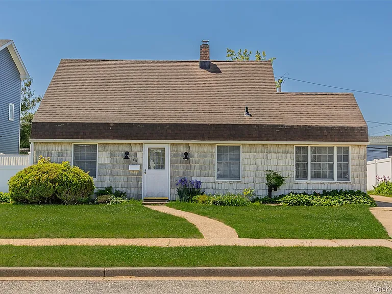 68 Crescent Ln — Photo 1