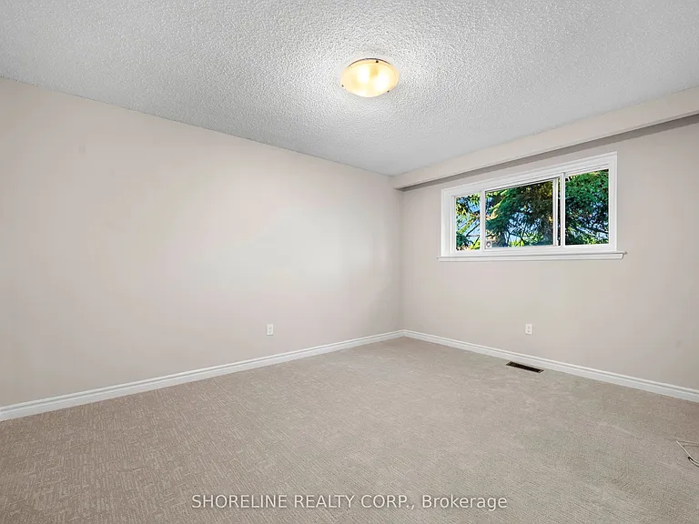 608 Raphael Ave #UPPER — Photo 21