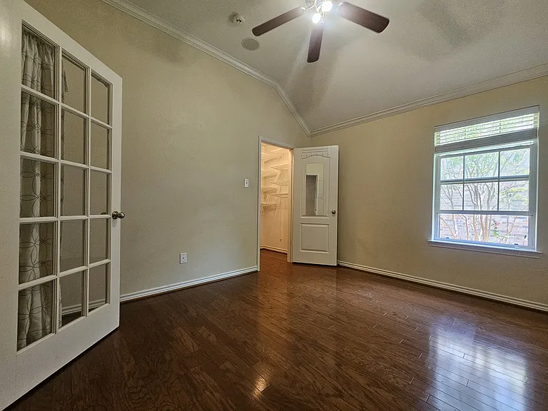 8562 Robertson Dr — Photo 37