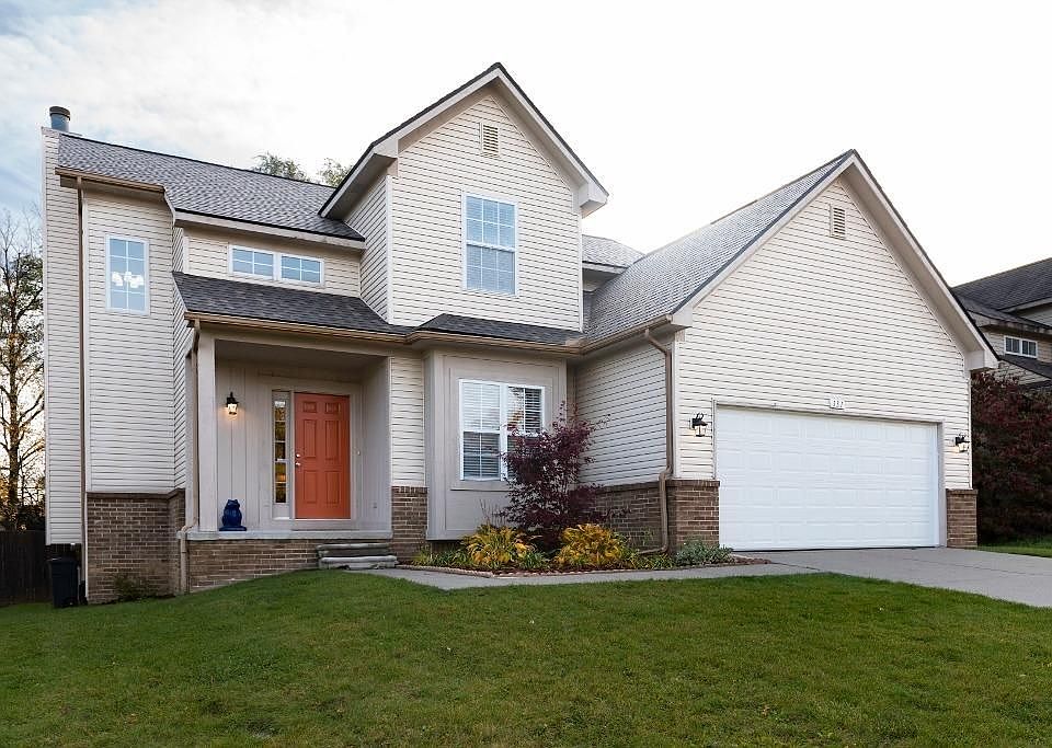 1st image of 131 Golfview Dr