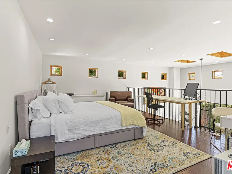 835 N Harper Ave — Photo 9