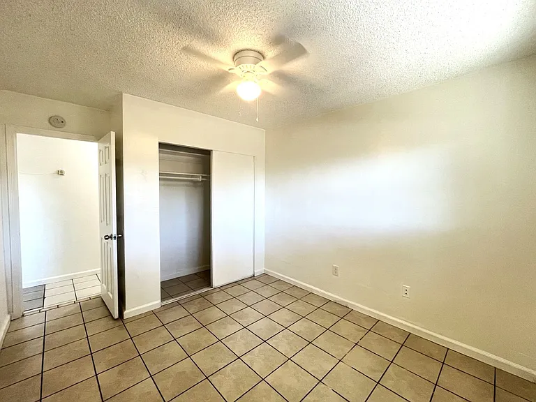RV T 1594 B&C Sepulveda Ave — Photo 11