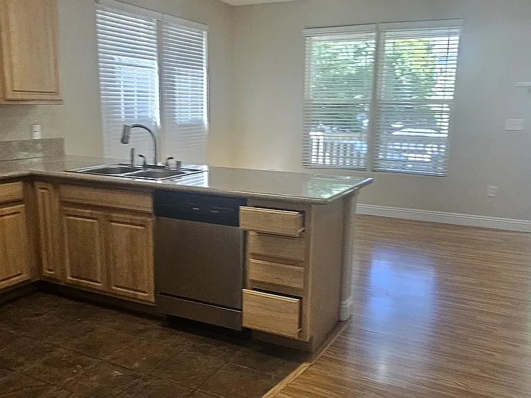 1804 G St — Photo 30