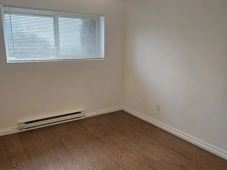 Townvue Heights Apartments — Photo 4