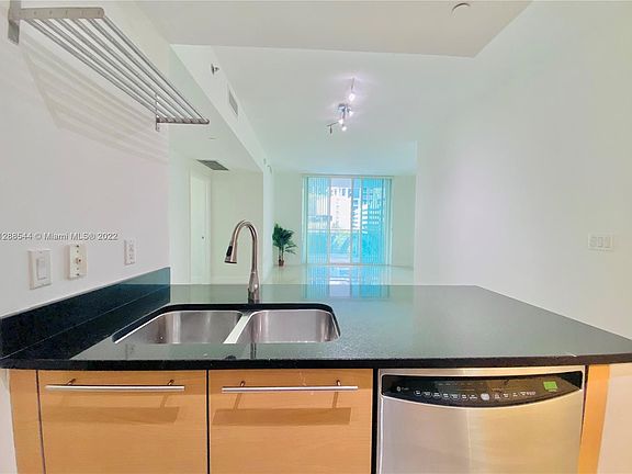 4th image of 950 Brickell Bay Dr APT 401
