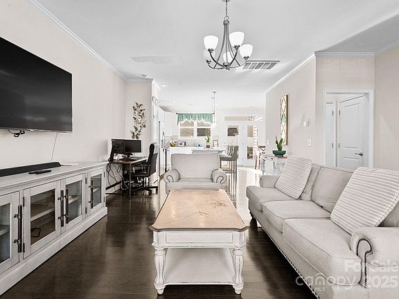 5th image of 408 Spring Gardens Dr