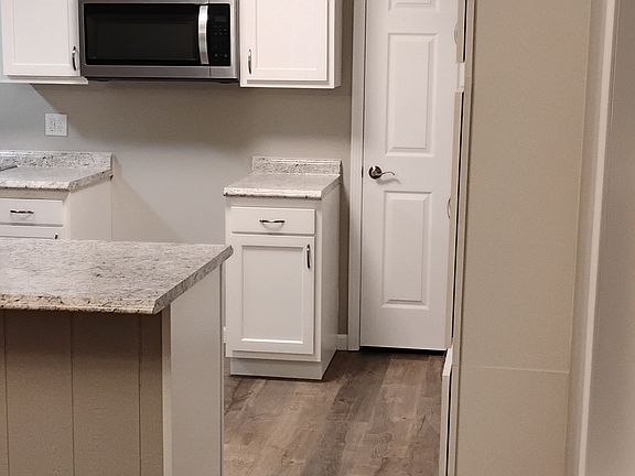 5th image of 421 Campbell Ct