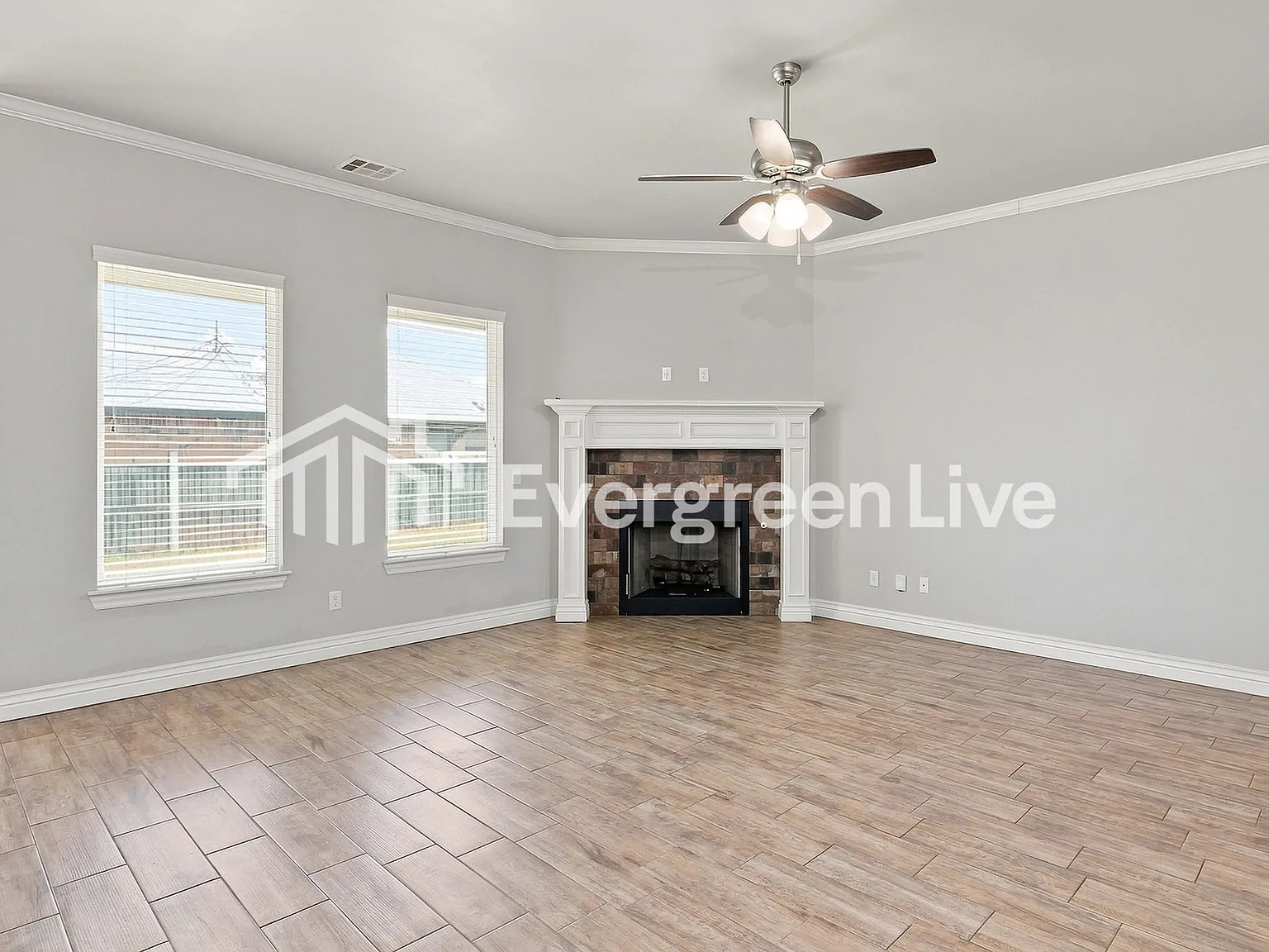 5 bed, 2.0 bath, 2150 sqft, $1,945 — Photo 2