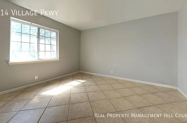 2514 Village Pkwy — Photo 8