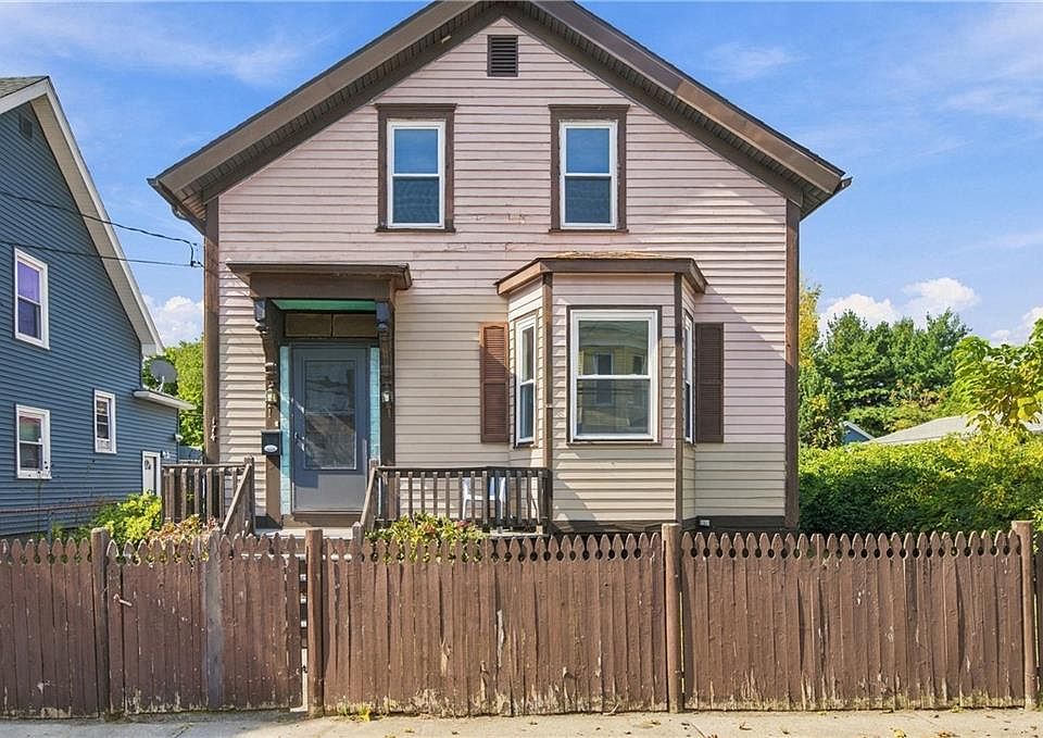 1st image of 174 Lowell Ave
