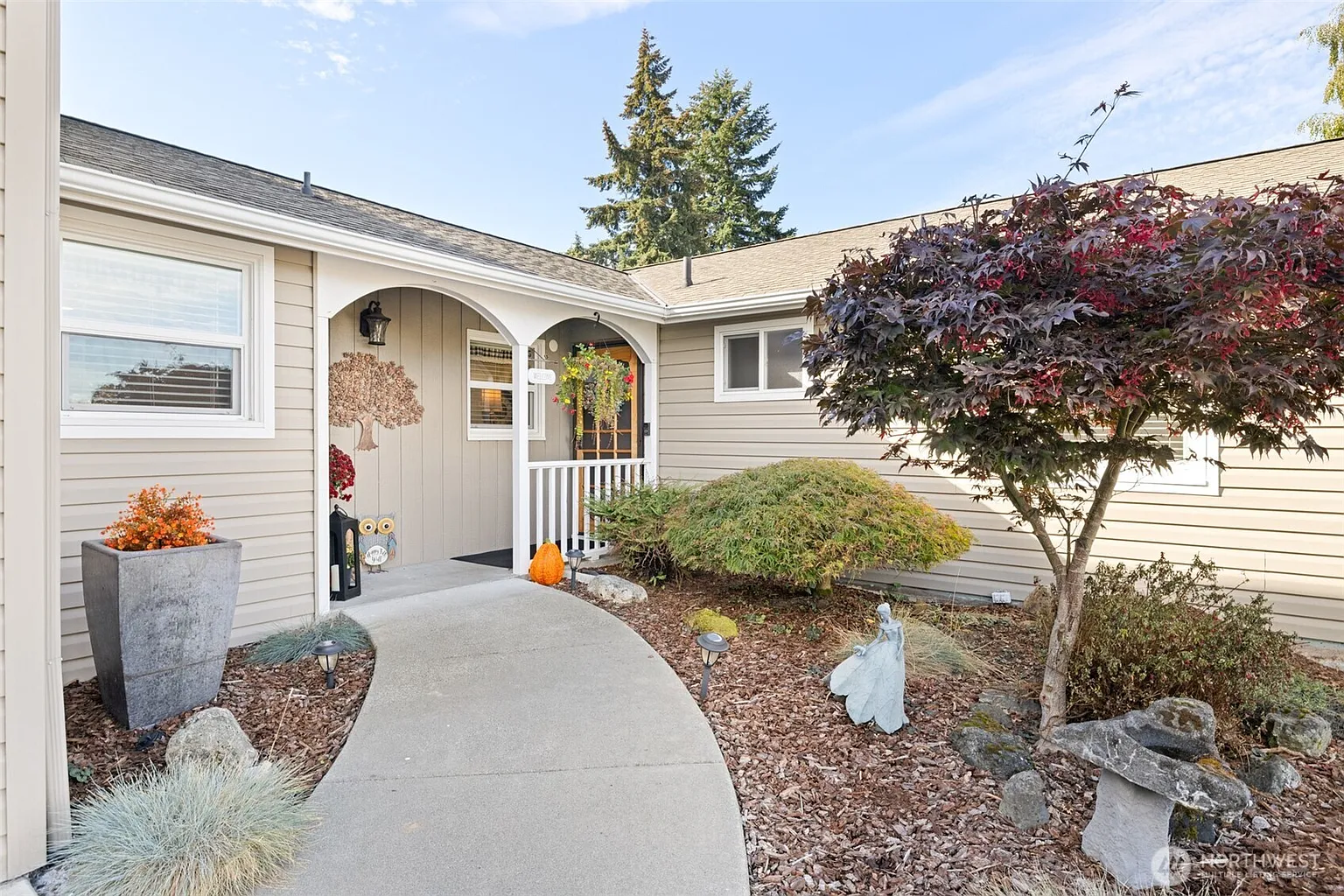 120 Forest Avenue photo 1