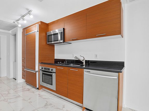 3rd image of 50 Biscayne Boulevard #4503