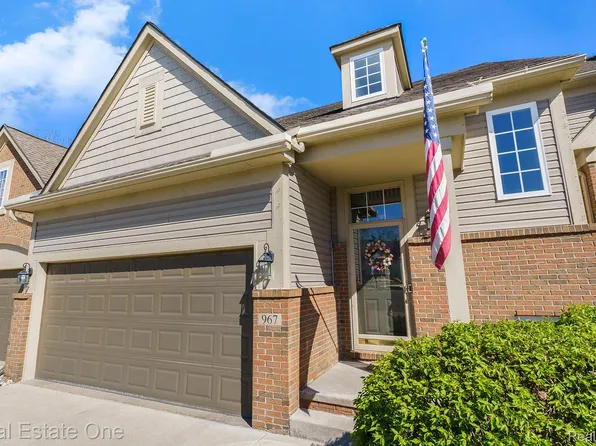 967 Sloane Ct, White Lake, MI 48386