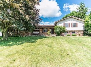 8607 Roundhill Ct, Saline, MI 48176