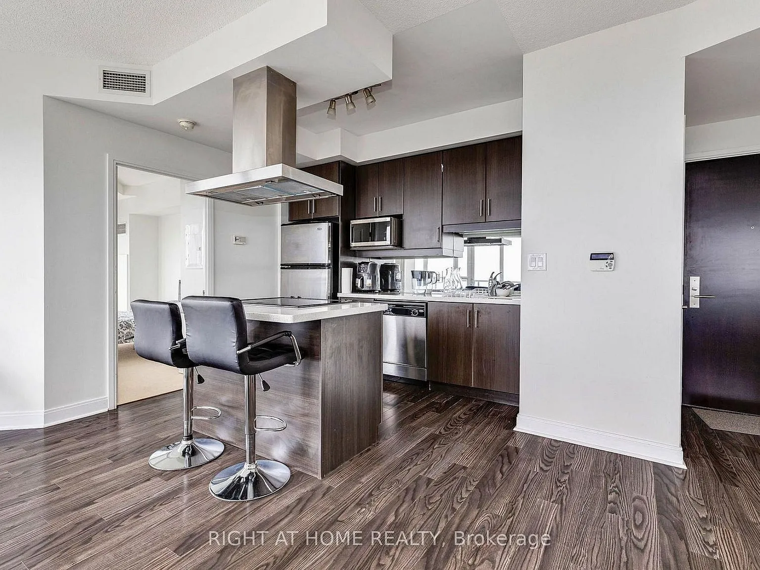 2 bed, $2,800 — Photo 2