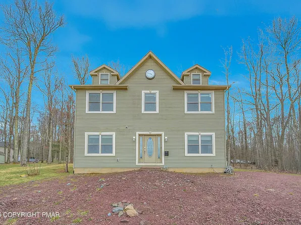 958 Arrowhead Dr, Pocono Lake, PA 18347