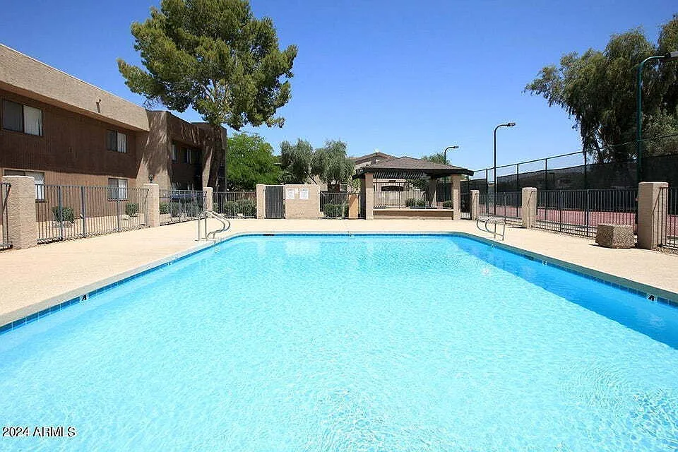 3810 N Maryvale Pkwy #2082