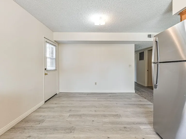 1021 W Perdew Ave — Photo 37