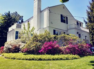93 Greenway E, New Hyde Park, NY