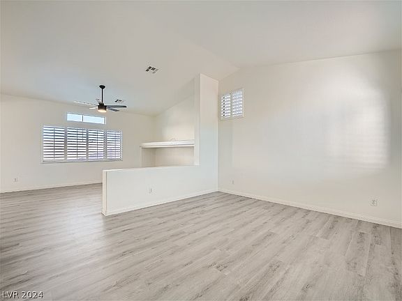 3rd image of 1112 Blitzen Dr