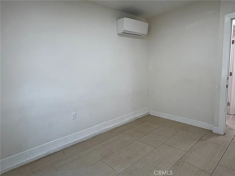296 N Allen St — Photo 8