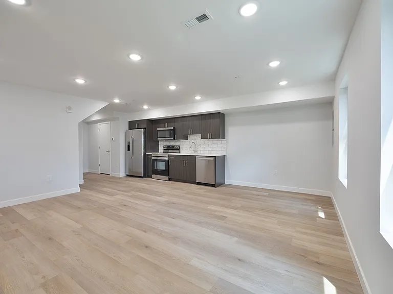 645 Brooklyn St — Photo 2