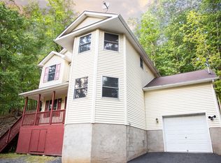 5071 Woodbridge Dr E, Bushkill, PA 18324